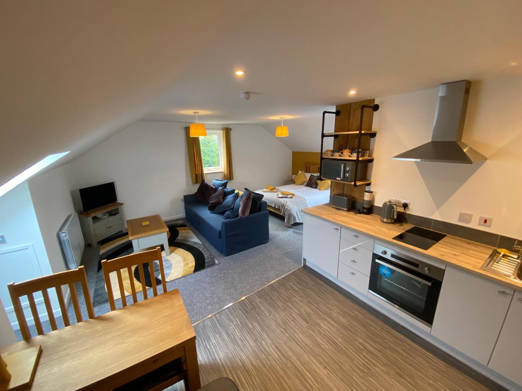 Modern Studio Apartment Set Beneath The Black Mountains A Stones Throw From The Offas Dyke Path Clodock Exterior foto